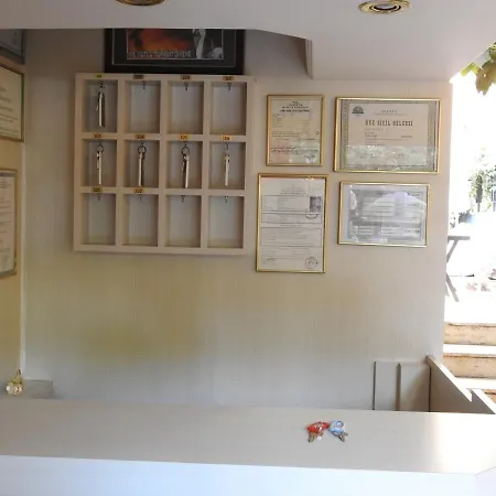 Musti 公寓式酒店 阿拉尼亚